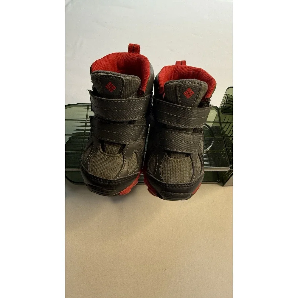 Peakfreak Kids Water Proof Cxcrsn Boots In A Size 4 Toddler Gray Red Accents EUC